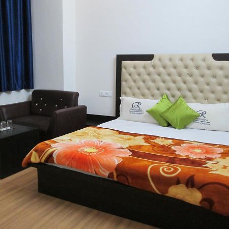Ramprastha Hotel Ayodhya Esterno foto