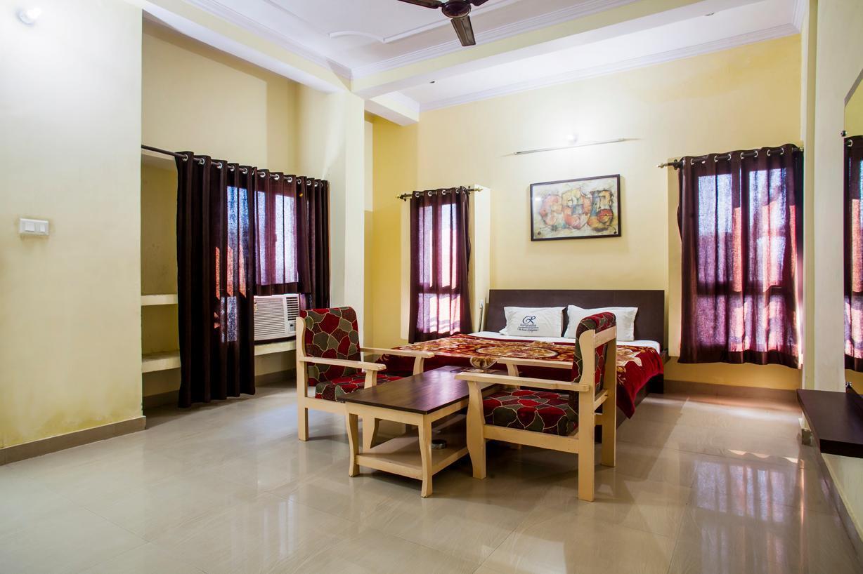Ramprastha Hotel Ayodhya Esterno foto