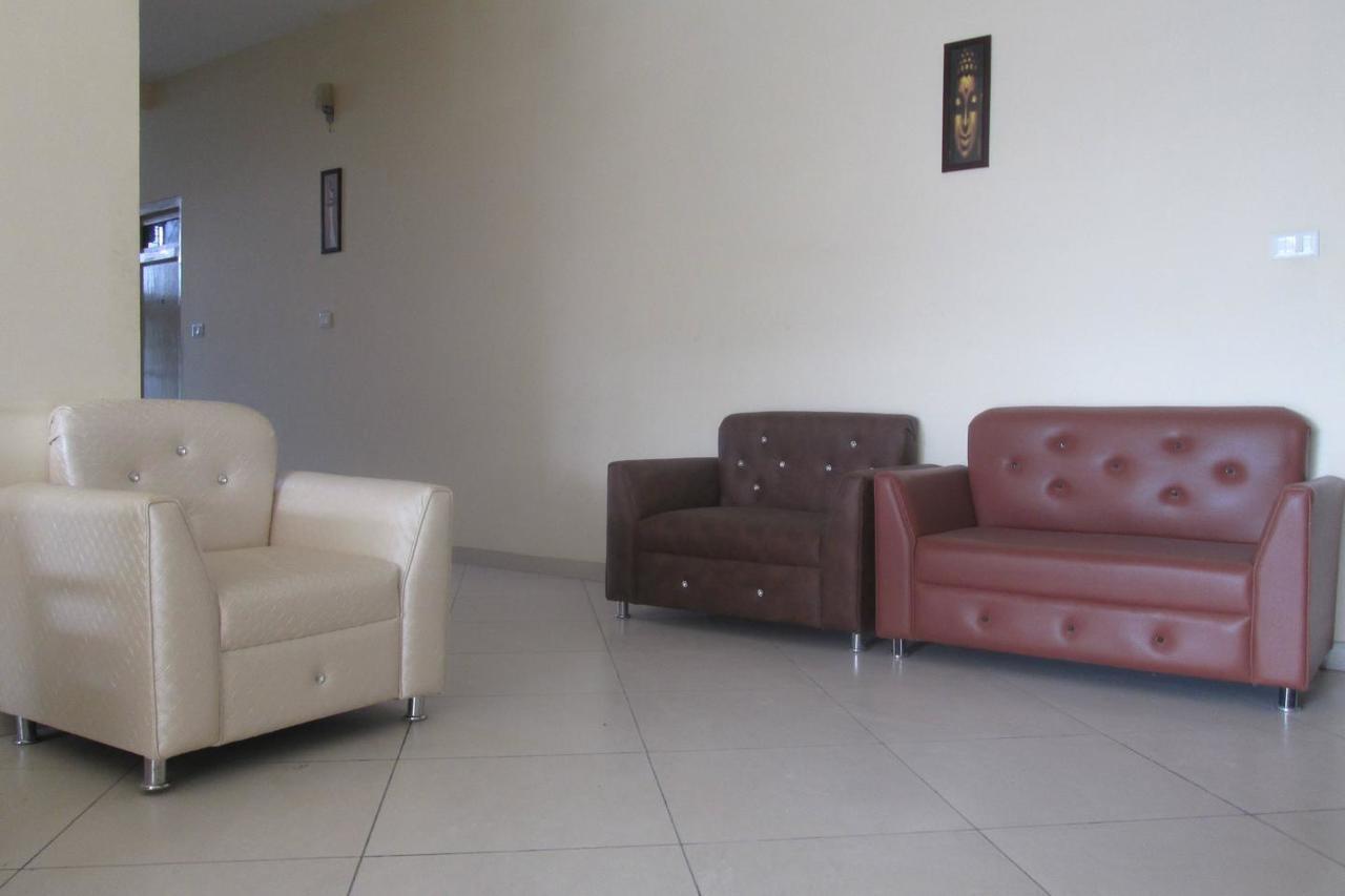 Ramprastha Hotel Ayodhya Esterno foto