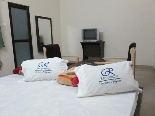 Ramprastha Hotel Ayodhya Esterno foto