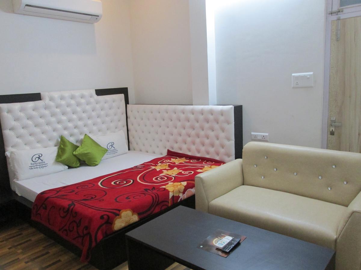Ramprastha Hotel Ayodhya Esterno foto
