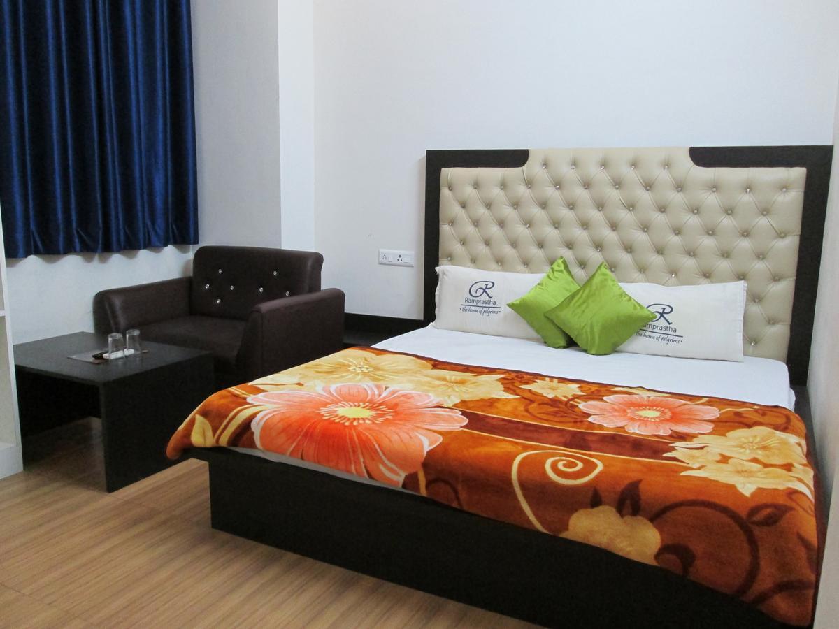 Ramprastha Hotel Ayodhya Esterno foto